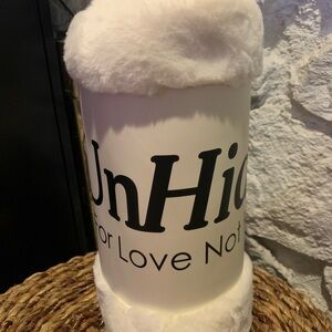 UnHide Soft White Throw Blanket
